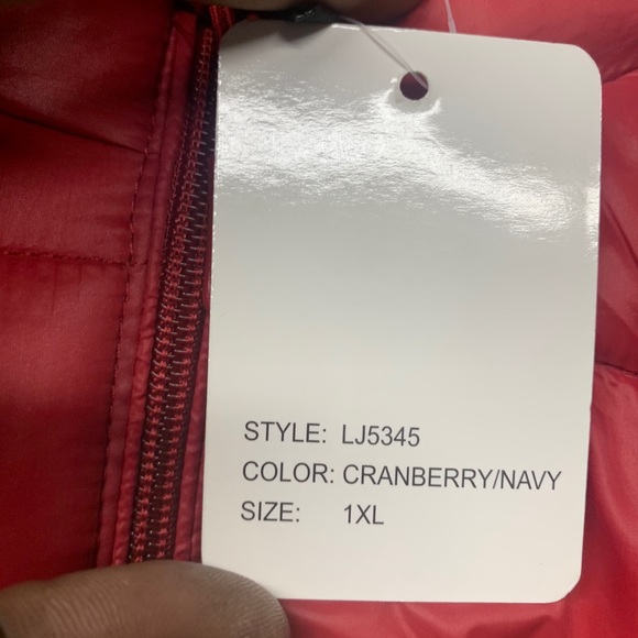 Red winter fashion coat - Picture 7 of 9